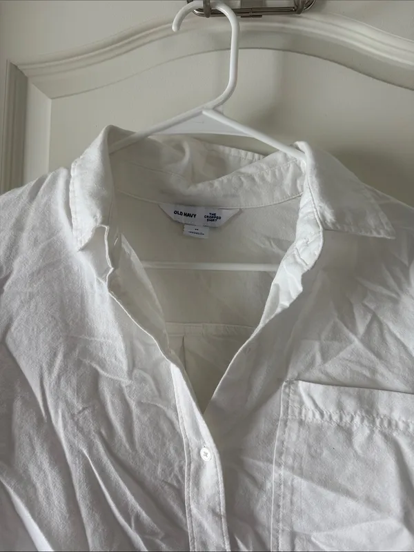 Old Navy White Button-Down Crop Shirt / B29 - Image 2