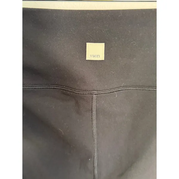 Vuori Black Skyline Leggings NWT size Medium - Image 5