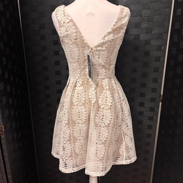 NWT Lulus All‎ of My Heart White Lace Skater Dress Small Bride Cocktail Grad - Image 5