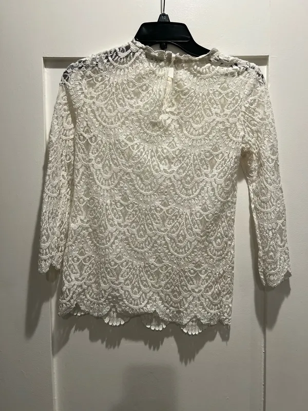 Elegant Women's White Lace Long-Sleeve Top - Image 2