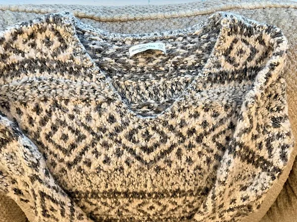 Abercrombie & Fitch Wool Blend Fuzzy Fair Isle V-Neck Sweater Women's Size XS/S - Image 3