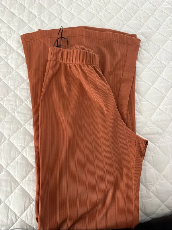 Knitt Pants in Burnt Orange Size M - Image 3