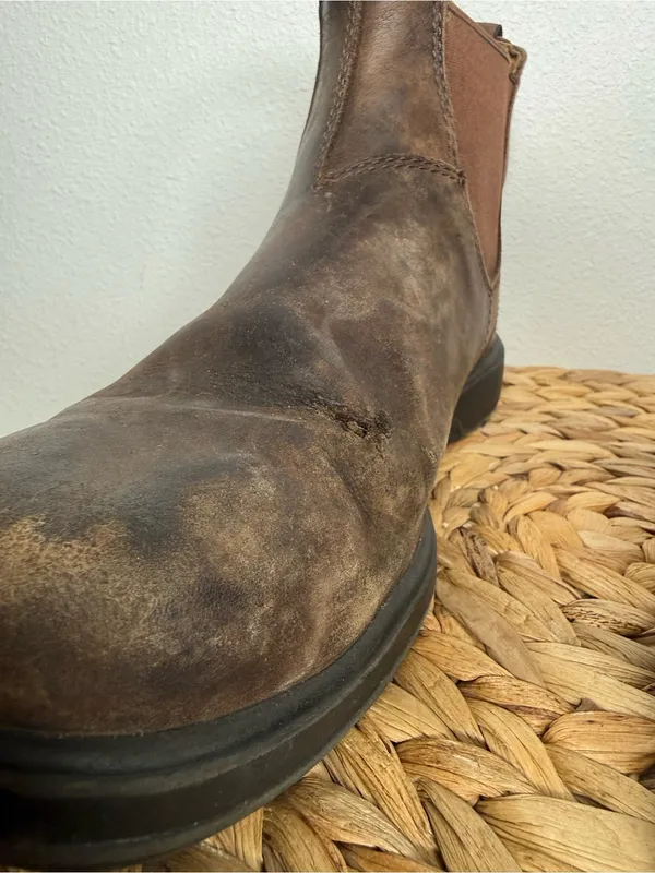 AS IS Blundstone Boot 584 Chelsea Boots Rustic Brown Leather PLAY No Insoles - Image 5