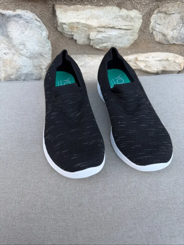 Sketchers YOU Walk black slip-on shoes size 6.5 - Image 2