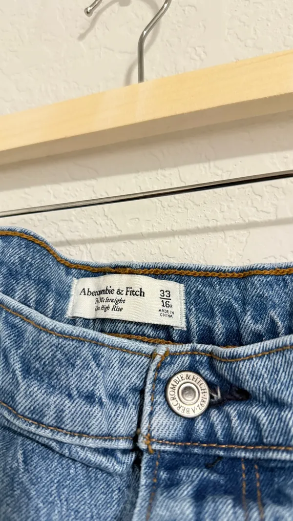 Abercrombie & Fitch Ultra High Rise 90s Straight Jean - Image 8