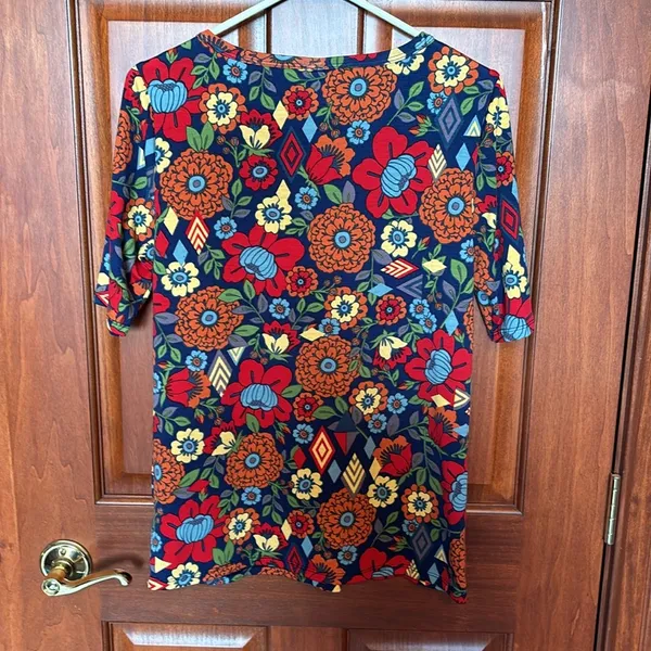 LuLaRoe multicolored flowered top size L - Image 2