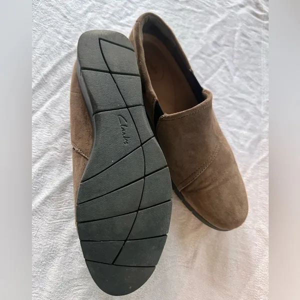 Clarks Women’s Slip-On Leather - Image 4