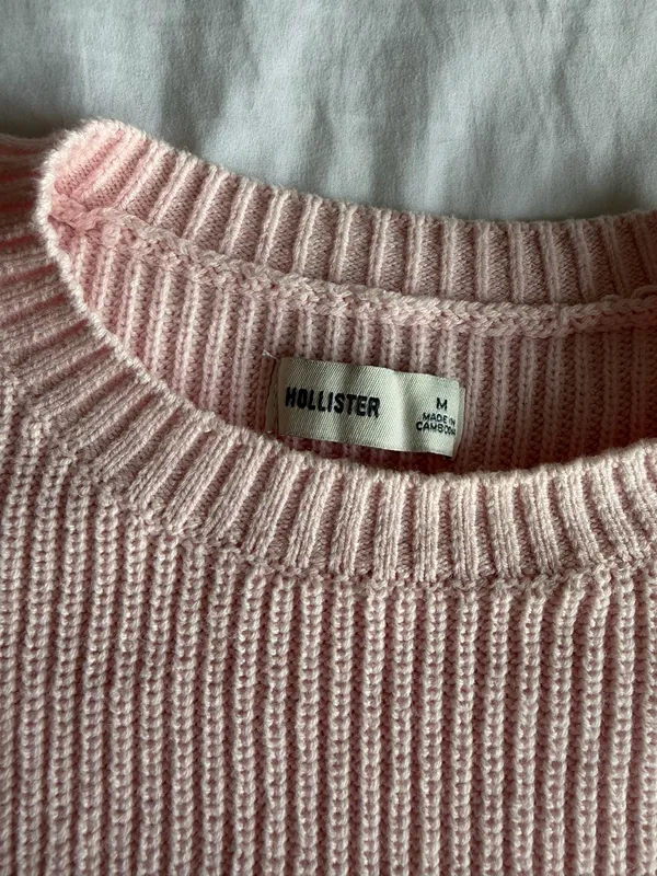 light pink hollister crewneck sweater - Image 3