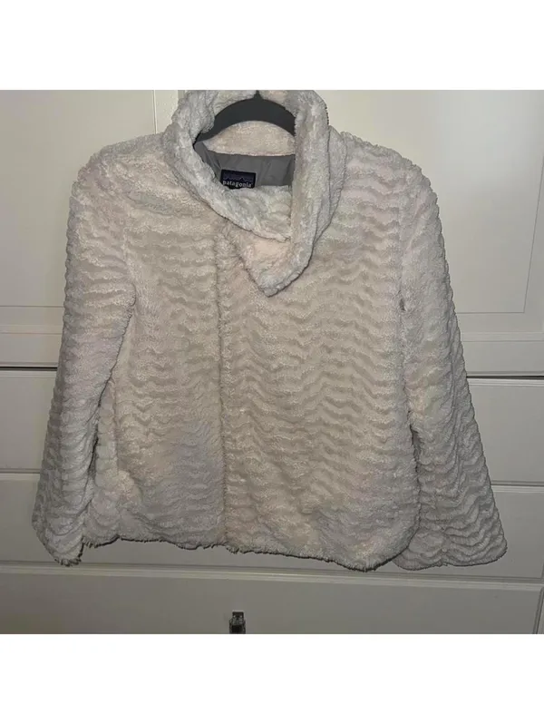 Patagonia Women's White and Cream Jacket - Image 3