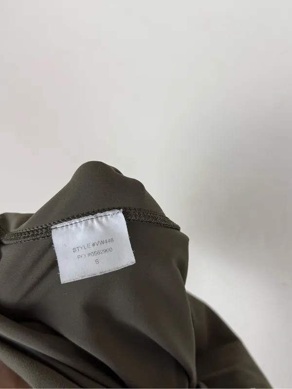 Vuori Studio Pocket Leggings in Oregano Green - Image 4