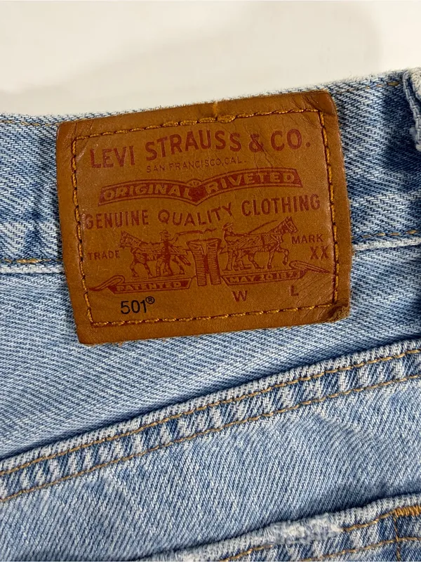 Levi’s 501 Original‎ Cut Off Denim Shorts W27 Light Wash Distressed Raw Hem - Image 7