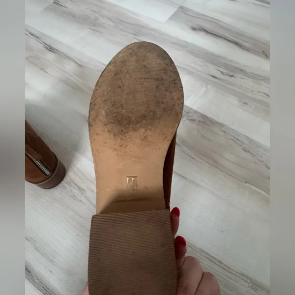 Steve Madden Chestnut Suede Ankle Boots with Back Zip - Image 4