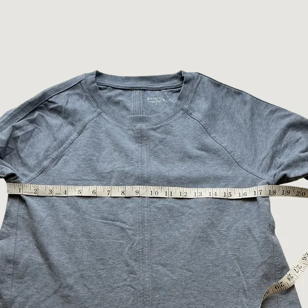Athleta Purist Sweatshirt Heathered Grey Raglan Center Seam High Low Hem Small - Image 4