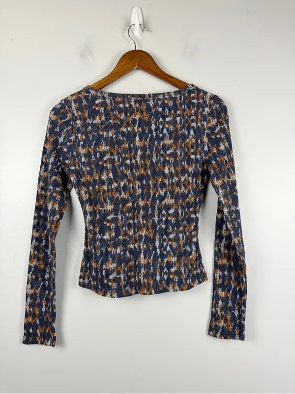Anthropologie Pilcro notch neck waffle knit in blue orange print size small - Image 5