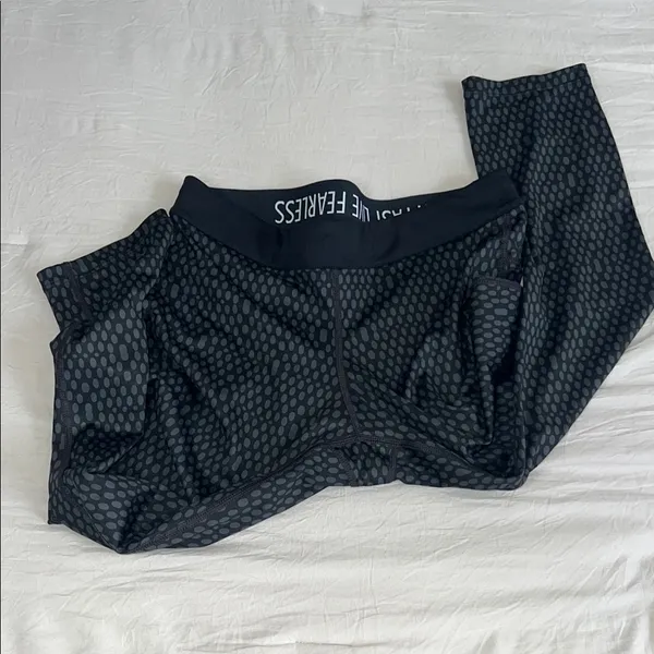 Nike Black Performance Leggings with Textured Pattern‎ Size Medium - Image 7