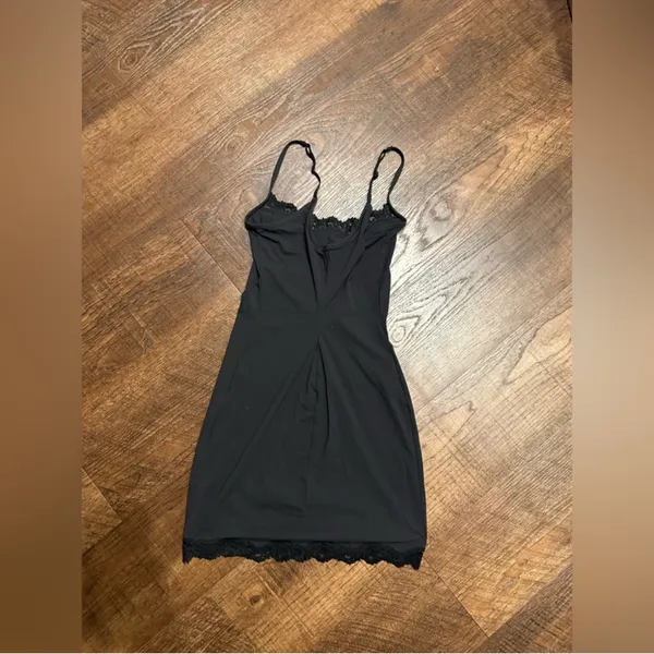 SKIMS - Fits Everybody Lace Slip Dress in Black / Onyx - Size M - Image 4