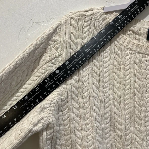 Lauren Ralph Lauren Sweater Cable Knit Quiet Luxury Preppy Cream measures size L - Image 6