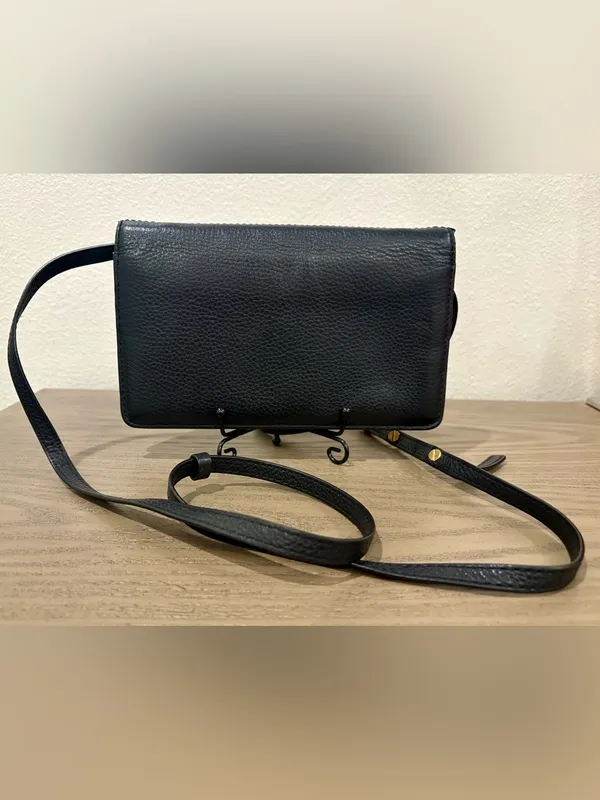 Marc Jacobs Black Pebbled Leather Crossbody Wallet with Removable Snap - Image 2
