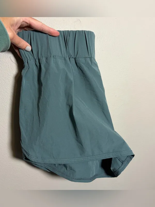 Halara High Waisted Dolphin Hem Casual Shorts 2" Medium NWT - Image 3