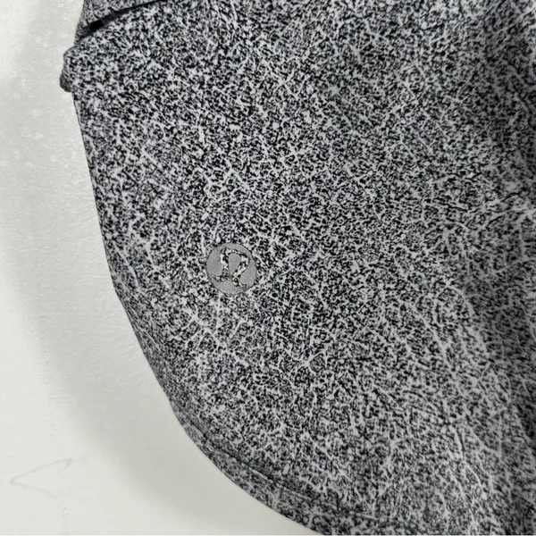 Lululemon Speed Short 2.5” Fractal‎ Alpine White Black Size 6 Running Shorts - Image 7