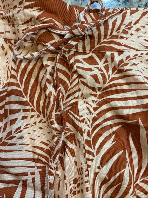 French Laundry Rust and Cream Palm-Print Drawstring Shorts - Image 3