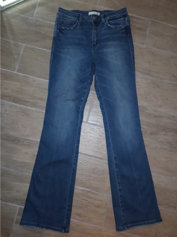 Vervet Flying Monkey High-Rise Flare Jeans in Dark Blue Wash - Image 4
