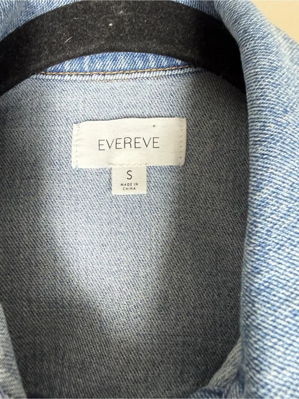 Evereve Denim Vest - Light Blue Wash, Distressed, Cropped - Size Small - Image 6