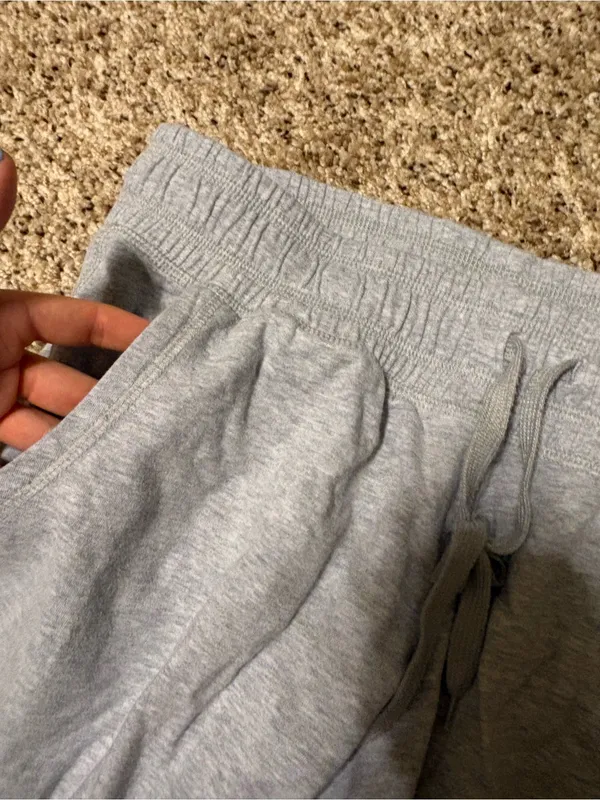 Champion Lightweight Heathered Gray Jogger Capri Cotton Blend Sweatpants - Image 2