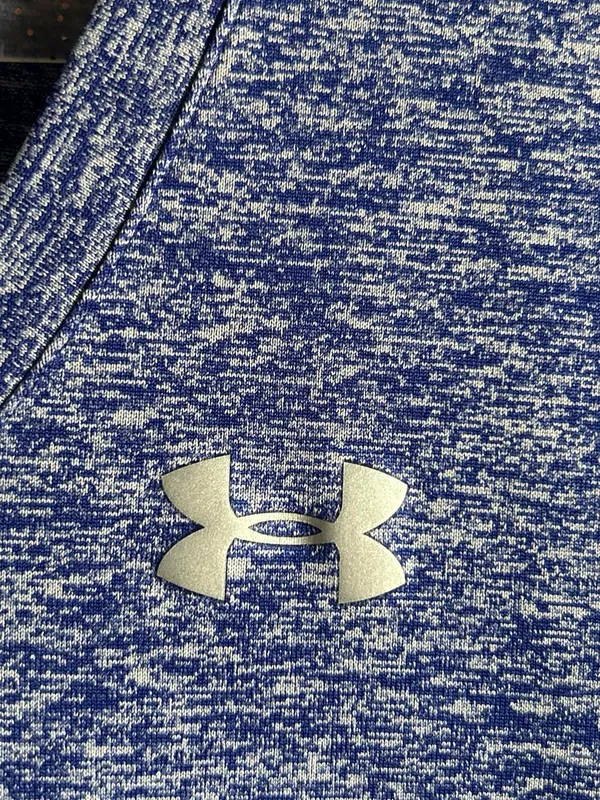 Under Armour Women’s Heathered Navy-Blue V-Neck Performance Tee size medium - Image 3