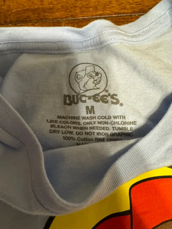 Buc-ee’s Florence, SC Light Blue Short Sleeve Tee Shirt Size Medium - Image 4