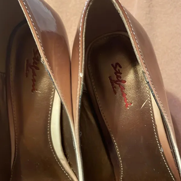 Ombré brown tan and cram pumps with gold buckle on toes - Image 3