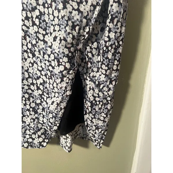 Abercrombie & Fitch Women's Size XS Midi Skirt Slit Front Black White Blue Ditsy - Image 6