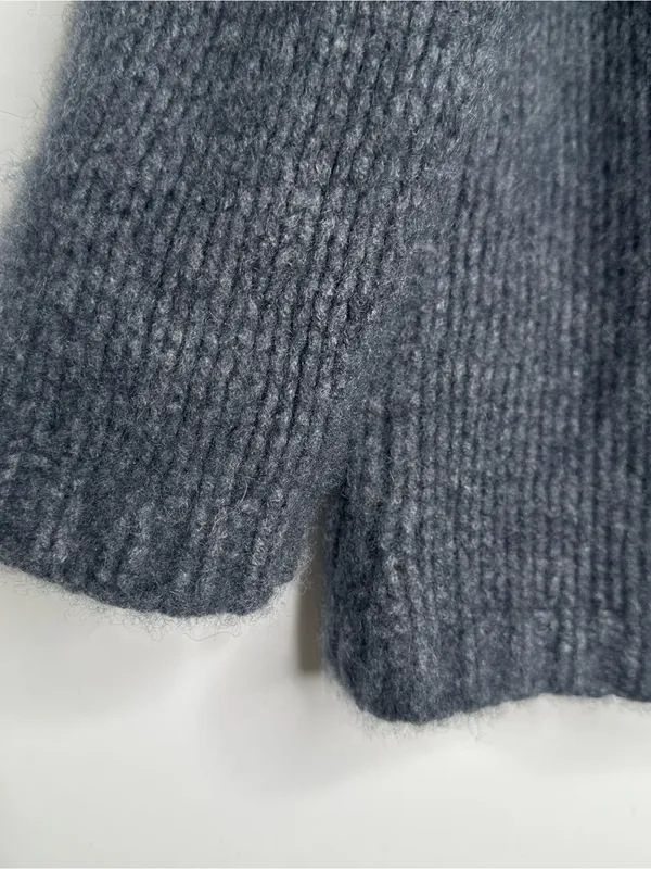 Aritzia Charcoal Gray 100% Cashmere Chunky Ribbed Knit Sweater Large - Image 3