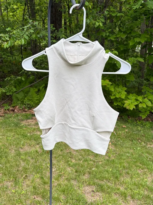 Lululemon Ribbed Softstreme Mockneck Cropped Tank Size Medium - Image 4