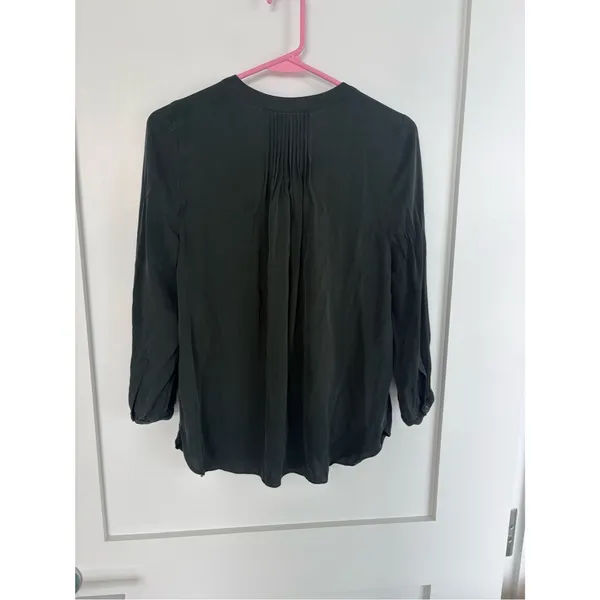 Quince Silk Blouse Olive Green V Neck 3/4 Sleeve Pintuck Stretch Top- XS - Image 4