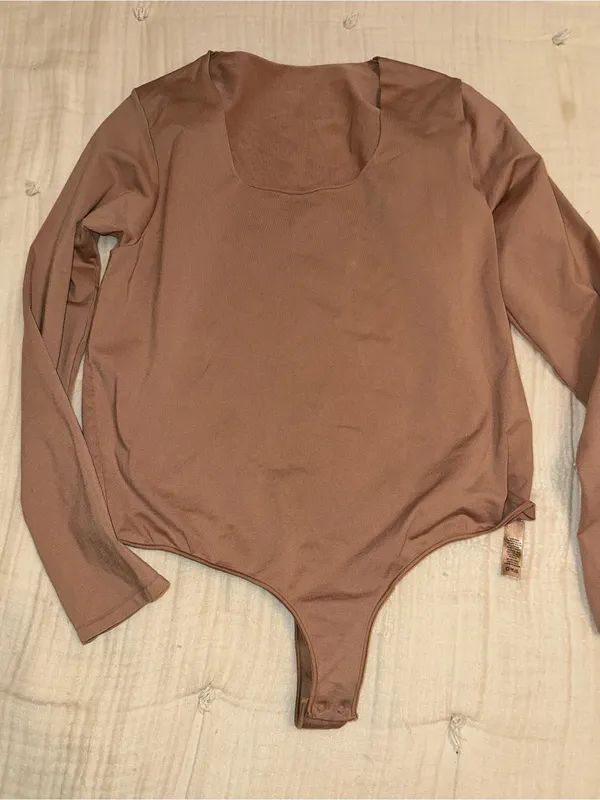 Skims Kim Kardashian Essentials Scoop Neck Long Sleeve Bodysuit size 4X/5X - Image 2