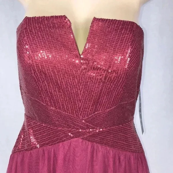 Trixxi Size 11 Burgundy Strapless Sequence Evening Gown. New With Tags. - Image 4