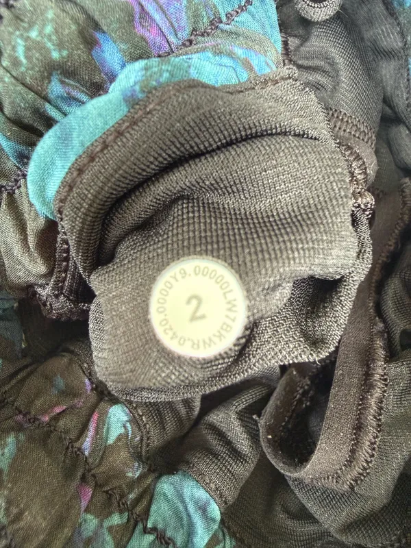 Lululemon Hotty Hot Shorts 2.5” Floral Shift Size 2 - Image 9