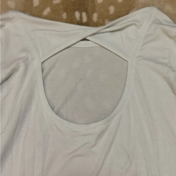 Athleta light blue oval open back long sleeve women’s size medium - Image 3