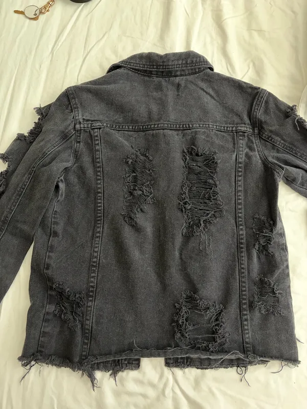Pretty Little Thing Distressed denim jacket - Image 3