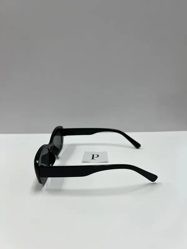 Black 90s style sunglasses/ retro rectangular sunglasses - Image 3