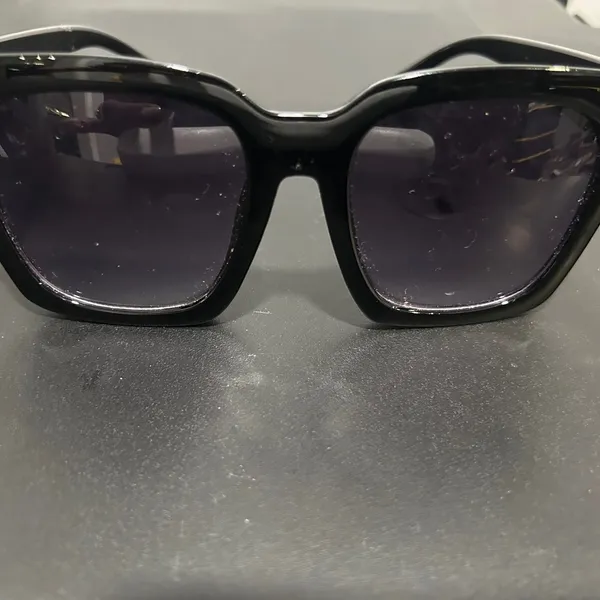 Stylish Black Sunglasses - Image 7