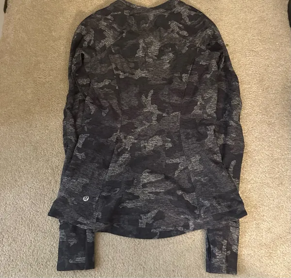 lululemon camo longsleeve - Image 5