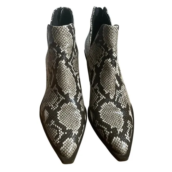 Vince Camuto Gigietta Ankle Booties Snakeskin Pointed Toe Block‎ Heel Grey sz 7 - Image 4