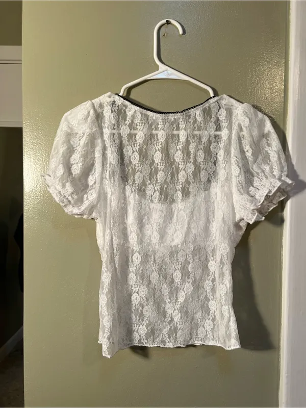 Women’s Sz Medium Short Sleeve Blouse White Lace Black Trim Bow Scoop Neck Sheer - Image 9