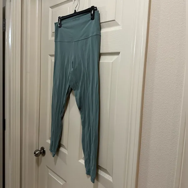 Lululemon Align Pant II 25" leggings light green size 10 - Image 4