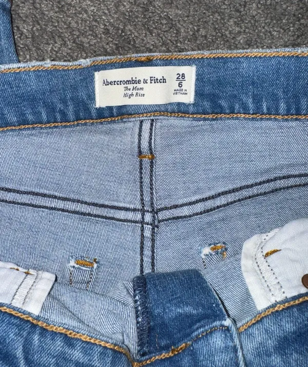 Abercrombie Mom Jeans - Image 3