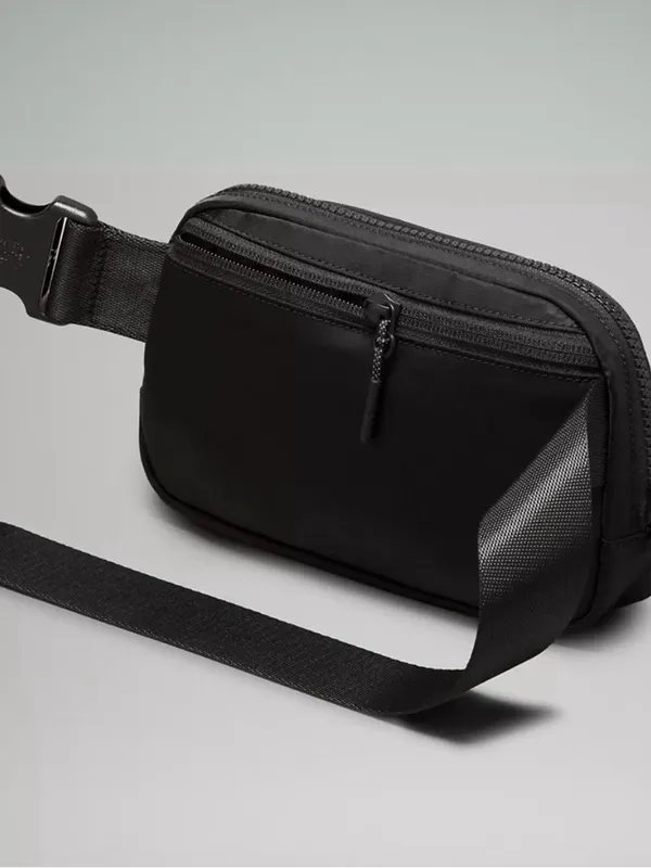 Lululemon Black Everywhere Belt Bag Size 1L - Image 4