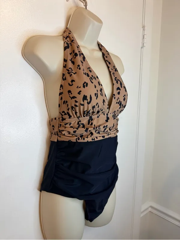 NWT Cupshe Women 1 Piece Swimsuit Leopard Print Open Back Ruched Size M - Image 5