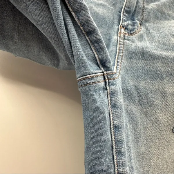 American Eagle Hi-Rise Light Wash Distressed Raw Hem Skinny Jegging‎ Jeans Sz 14 - Image 10